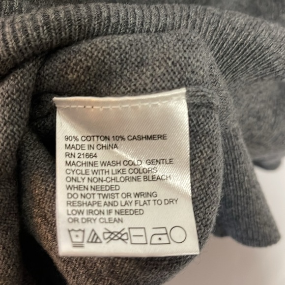 FOXCROFT MENS V-NECK KNIT SWEATER (M) - Picture 6 of 6